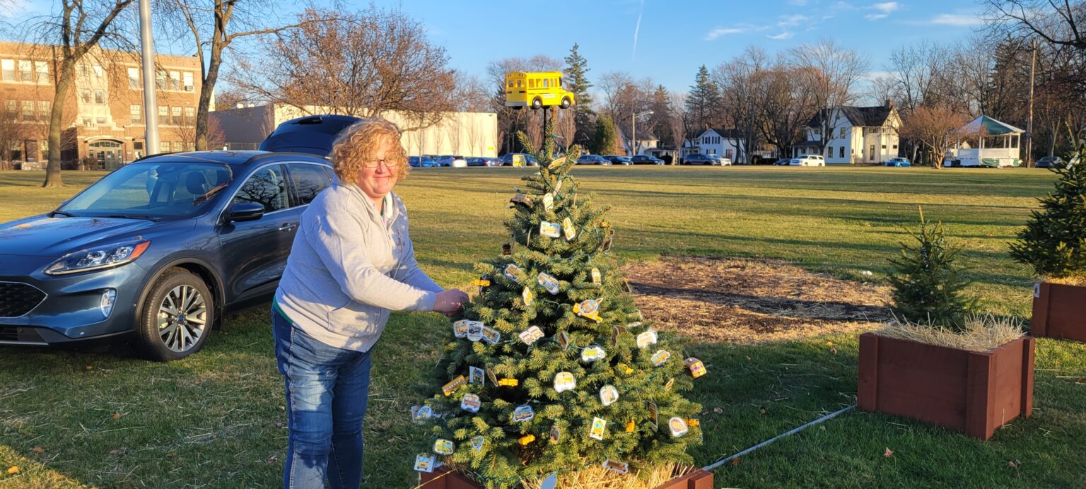 Holiday Tree Decorating Contest - Perrysburg Schools Foundation